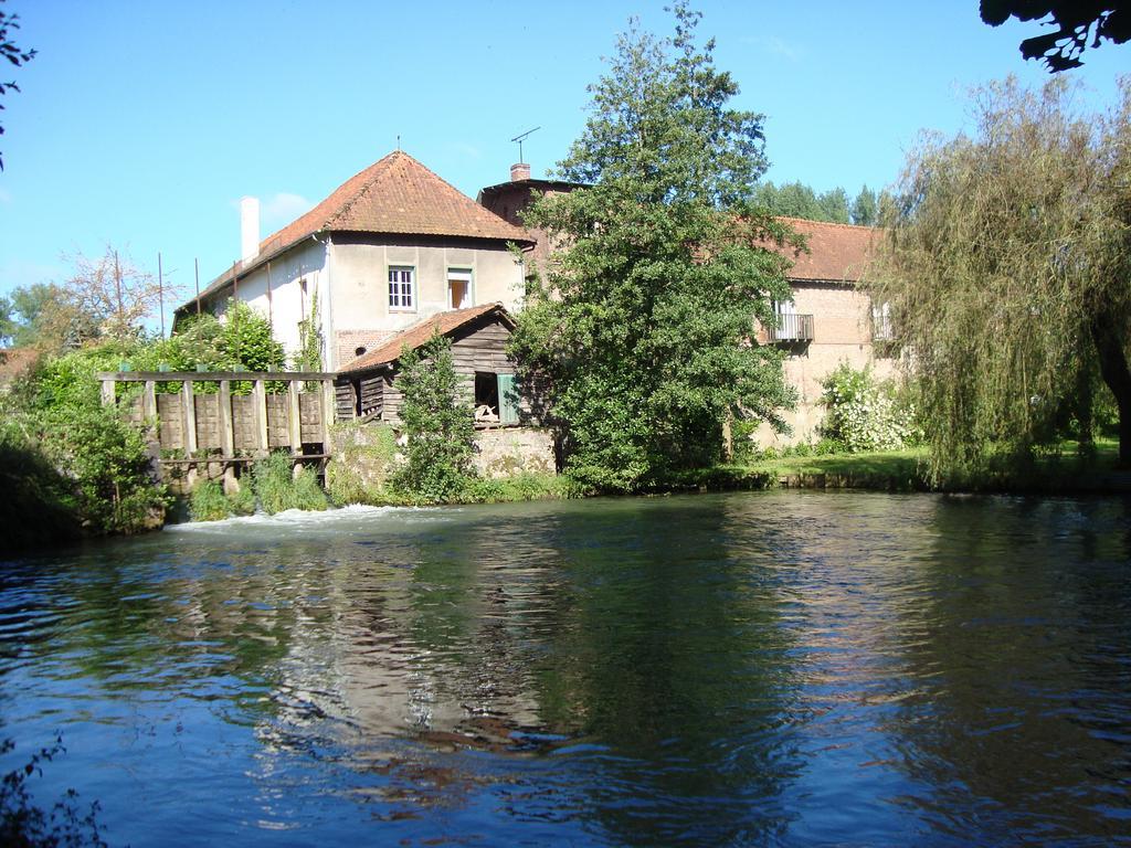 Le Moulin De Fillievres Bed and Breakfast Exteriör bild